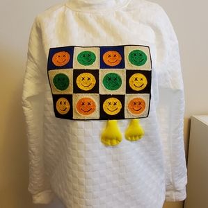 Beautiful white sweater that fits M/L.